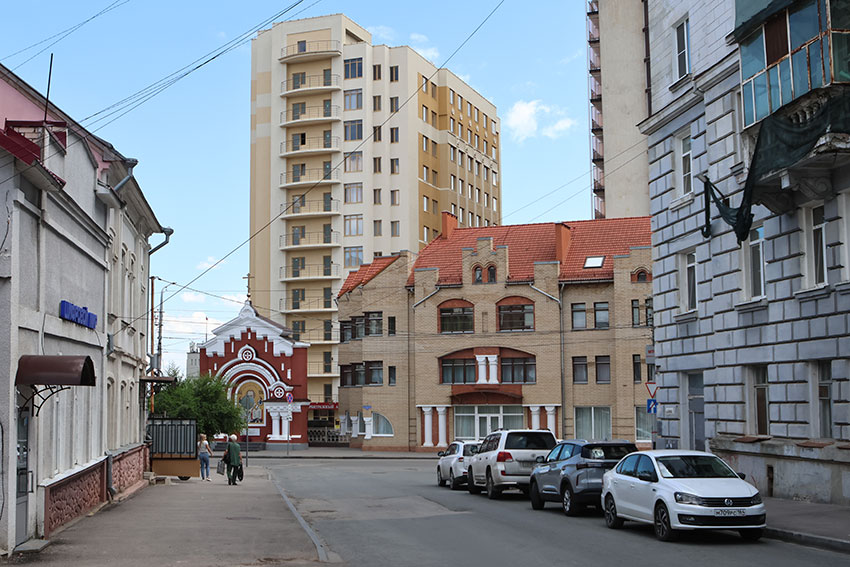 Улица Лермонтова у речного вокзала.