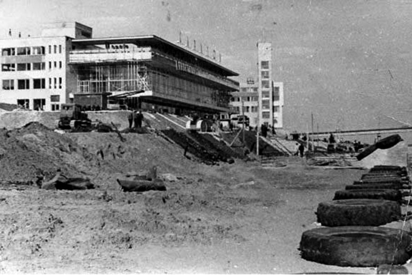 Строится Речной вокзал. Саратов. СССР. 1968 год.