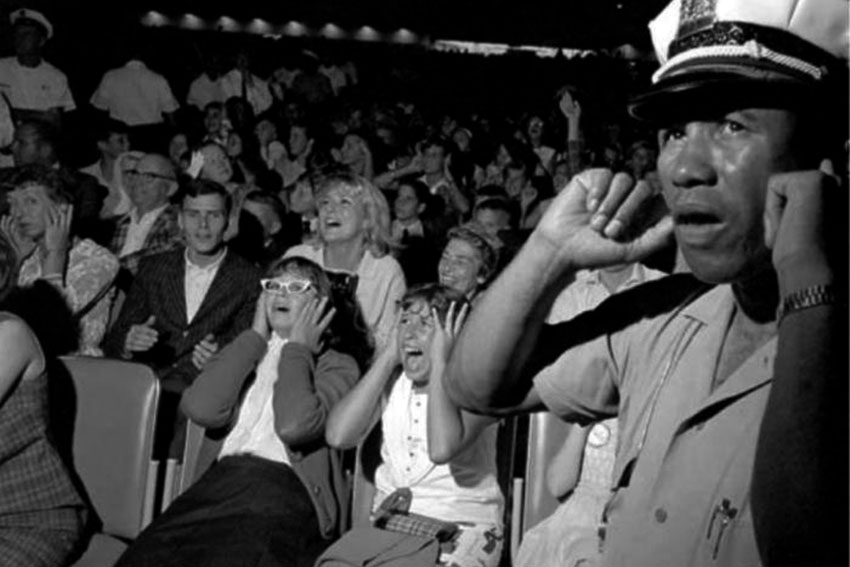 Полицeйcкий на концepтe The Beatles, США, 1964 гoд. Полицeйcкий на концepтe The Beatles, США, 1964 гoд.