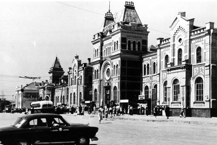 Железнодорожный вокзал. Саратов. СССР. 1967 год.