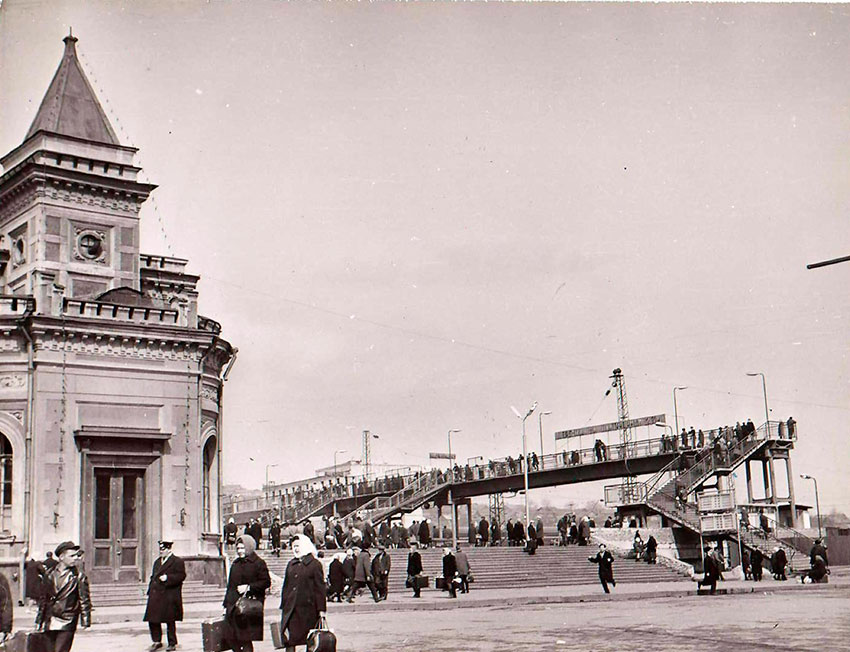 Мост через железнодорожные пути, конец 1960 годов.
