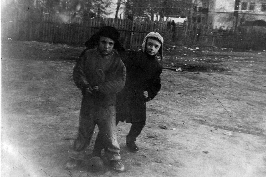 Учились у нас, впрочем, и хулиганы, и двоечники. Вероятно,...