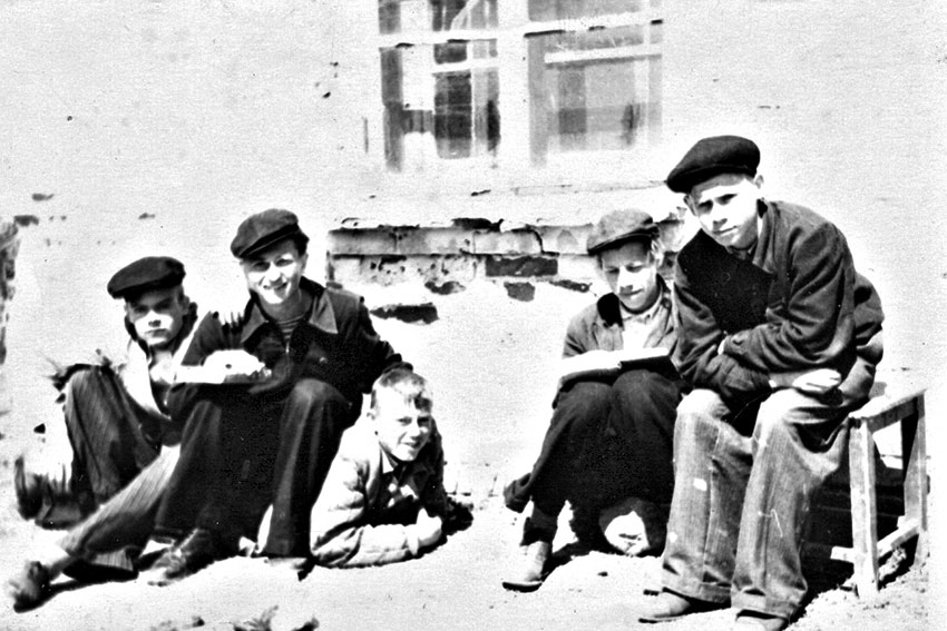 Два года такого цирка только у самого дисциплинированного...