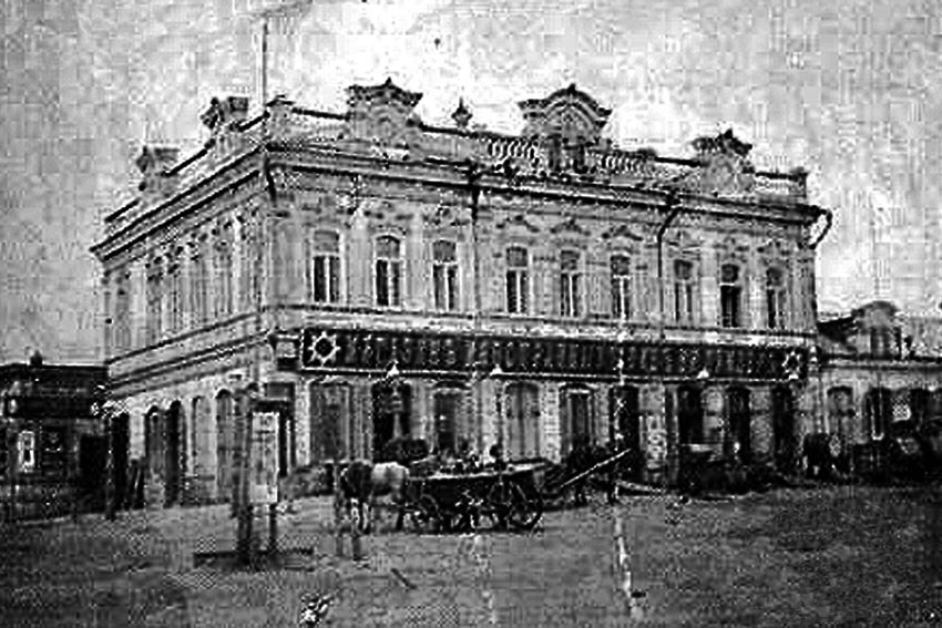 Были жестоко разграблены огромный винный склад наследников...
