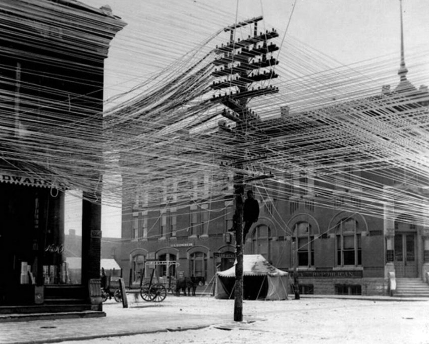 Телефонные провода в городе Пратт Канзас США, 1911 год.