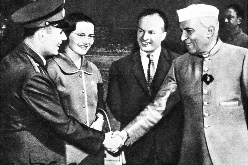 29 ноября 1961 года Юрий Алексеевич прибыл в Дели. Его встретили...