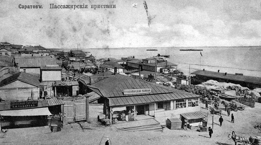 «Афина» первая подошла к саратовскому причалу, медленно... «Афина» первая подошла к саратовскому причалу, медленно...