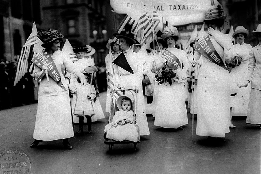 Женский парад избирателей Нью-Йорк - 6 мая 1912 году.