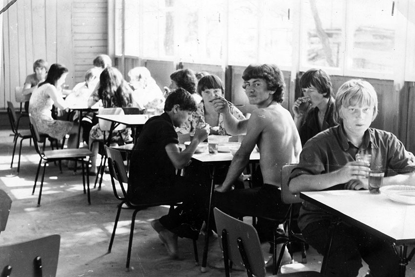 Обед в столовой. Фото А. В. Грекова, 1976 год.