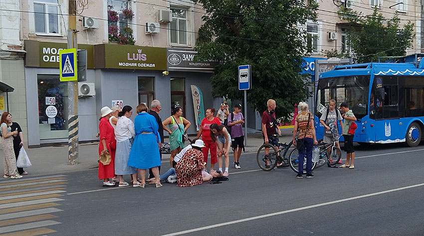 Около т/ц Лазурного 