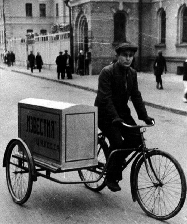 Развозчик газет. Москва. 1935 Такими грузовыми велосипедами...