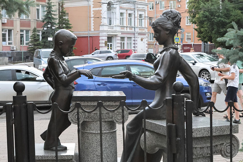 Саратовский скульптор, оказывается, и сам любил играть... Саратовский скульптор, оказывается, и сам любил играть...
