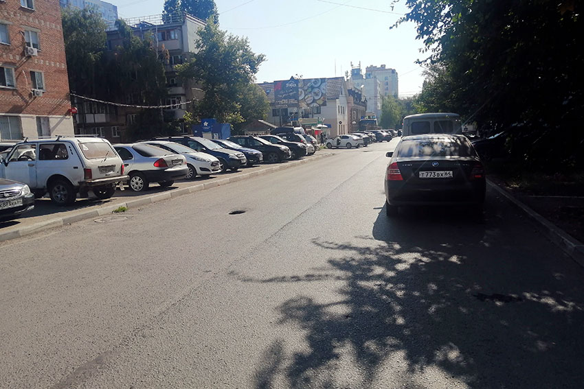 Дырочка в дороге