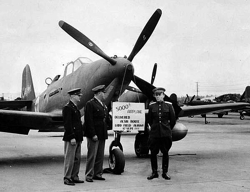 СССР получает от американцев 5000-й самолёт Bell P-39 Airacobra, СССР,...