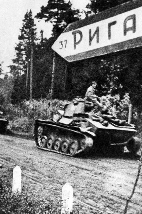 T-70 на дороге к городу Риге 1944 год.