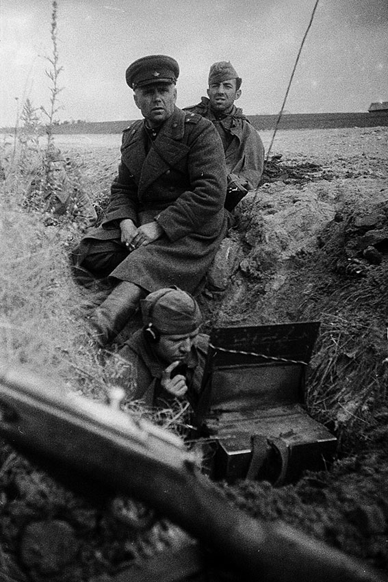 На командном пункте 801-го стрелкового полка 235-й Витебской...