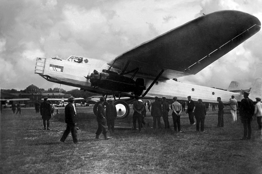 30 июня 1931 года состоялся первый полет тяжелого бомбардировщика... 30 июня 1931 года состоялся первый полет тяжелого бомбардировщика...