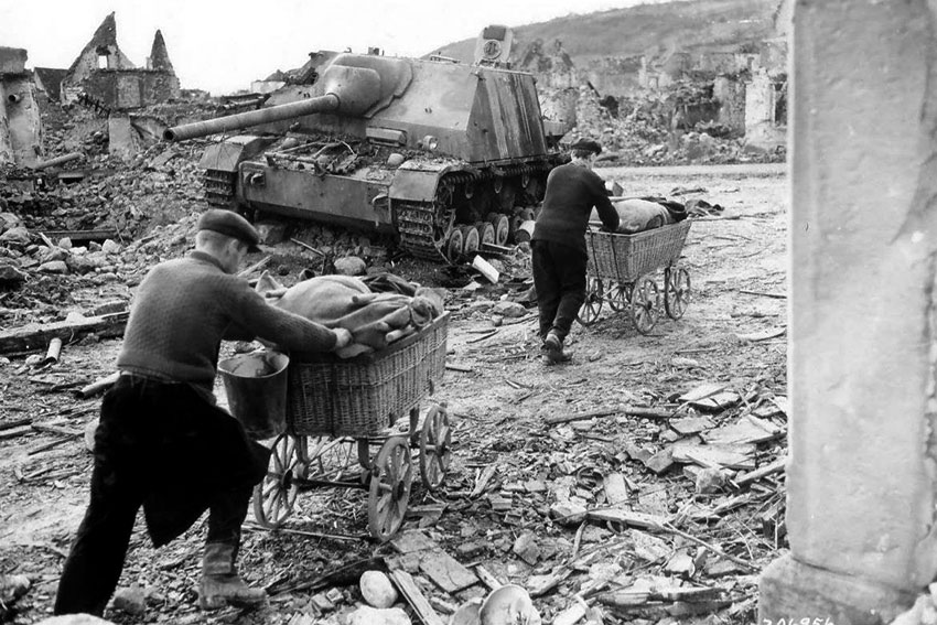 Panzer IV  70 (A), подбитый во время битвы при Кольмаре, в начале...