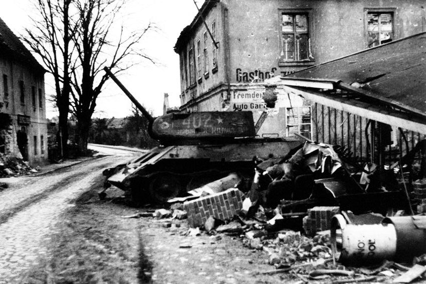 Т-34/85 «Калинин» № 402, подбитый в (Lauban) в Силезии в марте 1945...