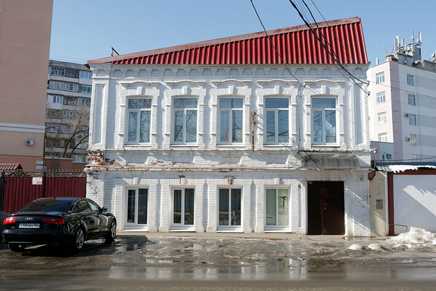 Помещался он тогда в неказистом двухэтажном особняке на...