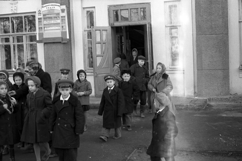 Дворец пионеров. 40-е годы.

На горе росли корпуса педагогического...