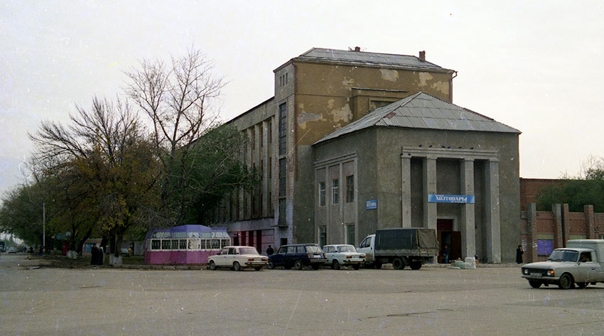 В январе 1942 года город принял коллектив ткацкой фабрики... В январе 1942 года город принял коллектив ткацкой фабрики...