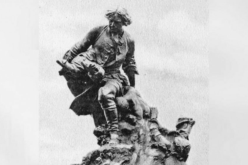 История памятника начинается в 1908 году, когда скульптор... История памятника начинается в 1908 году, когда скульптор...