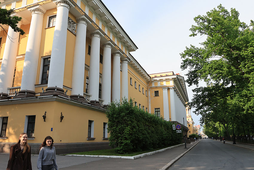 Адмиралтейство — это одна из главных достопримечательностей...
