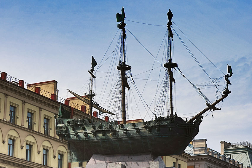 Памятник первому русскому линкору «Полтава» (С-Петербург) Памятник первому русскому линкору «Полтава» (С-Петербург)