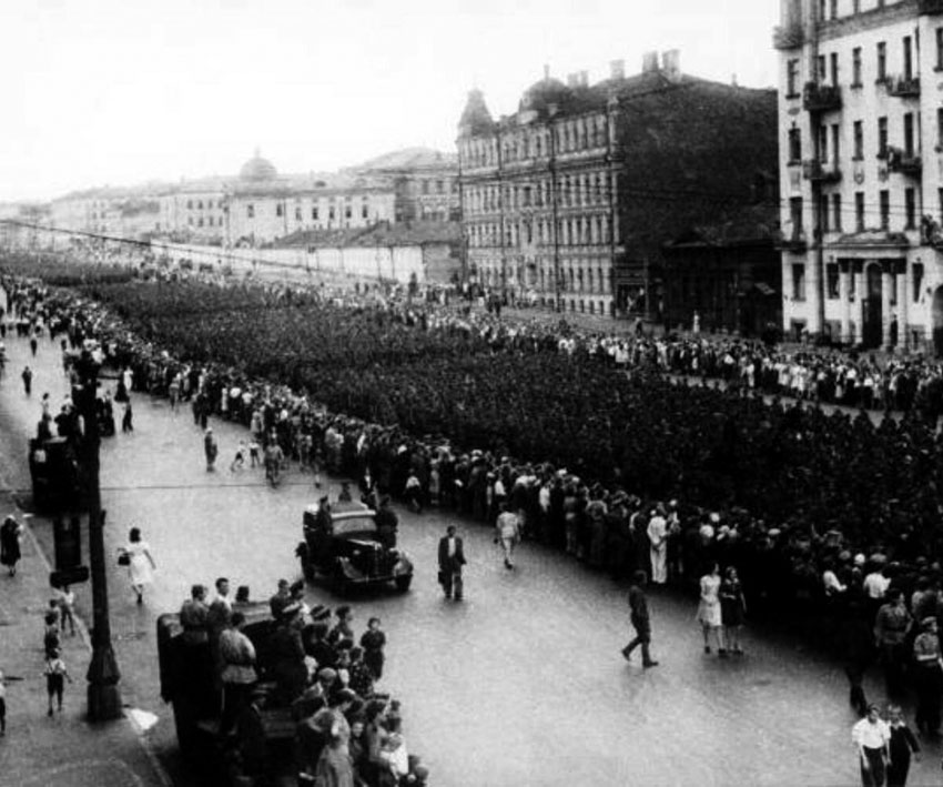 Парад пленных немцев на улицах Москвы.