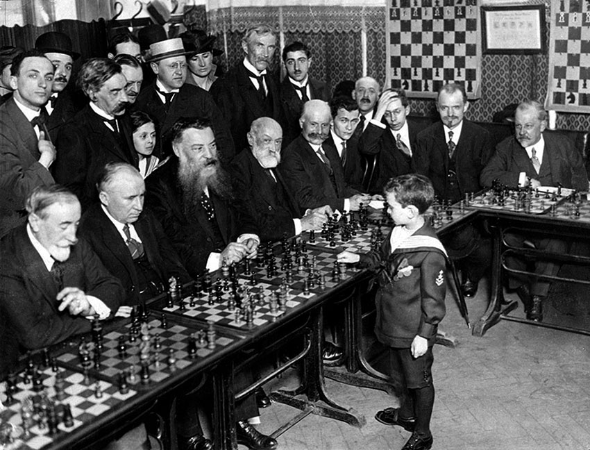 8-летний Самуэль Решевский, будущий известный гроссмейстер,...