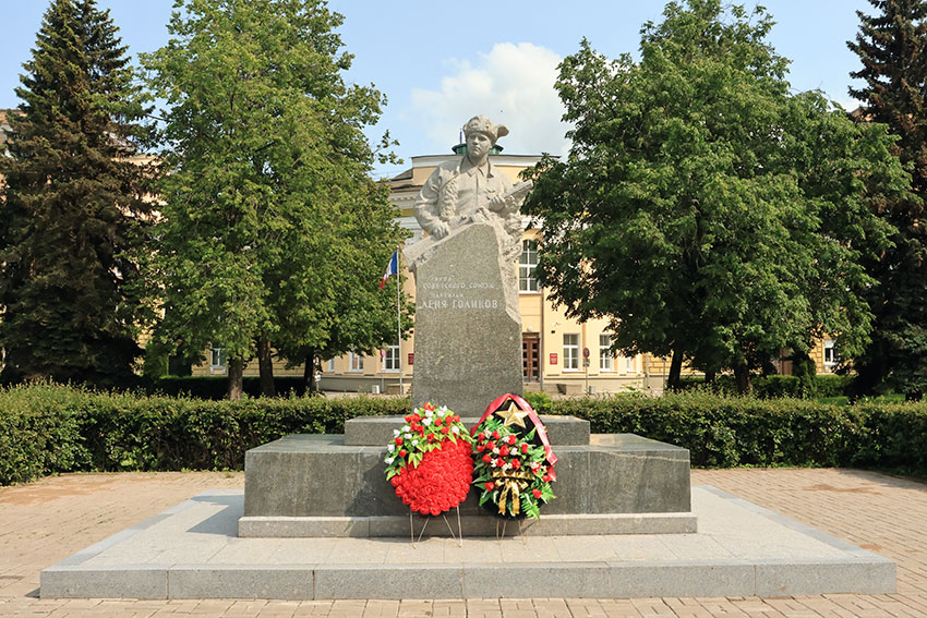 Памятник Лёне Голикову (Великий Новгород)