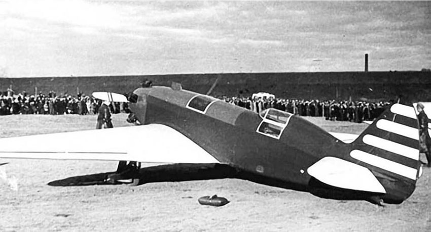 АИР-12 представлял собой лёгкий двухместный гоночный самолет,...
