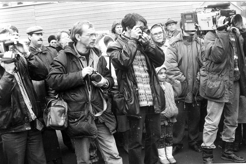 Фотокорреспонденты, видеооператоры фиксируют историческое... Фотокорреспонденты, видеооператоры фиксируют историческое...
