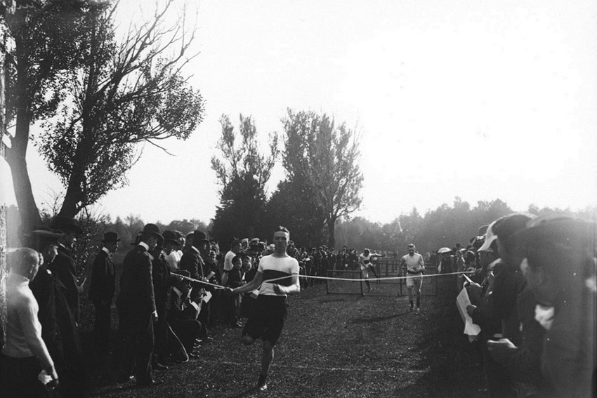 Кружок любителей спорта. Бег с барьерами, 1900-е года.