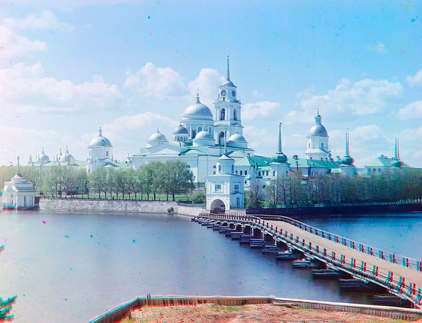 Вид на монастырь Нило-Столобенская пустынь, на озере Селигер