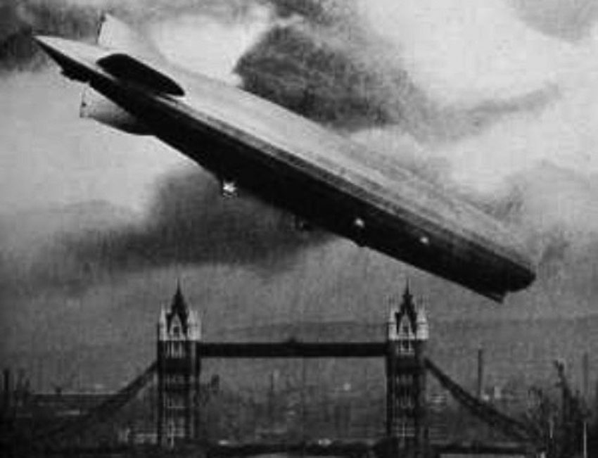 1 апреля — над Лондоном сбит немецкий дирижабль LZ-48. 