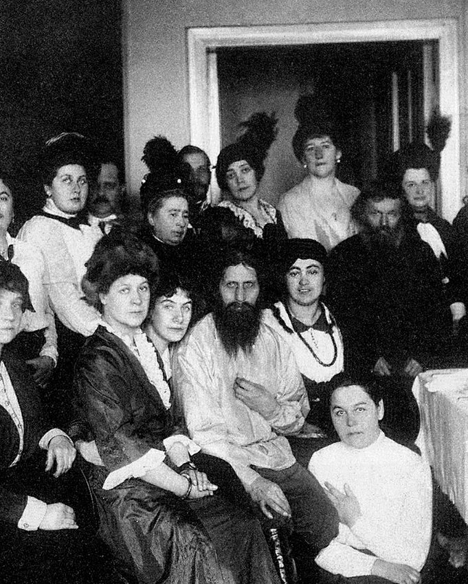 Распутин был убит в ночь на 17 декабря 1916 года (30 декабря...