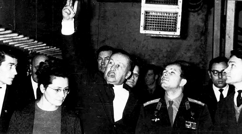 6 января город Энгельс химкомбинат и Дом Офицеров в лётном...