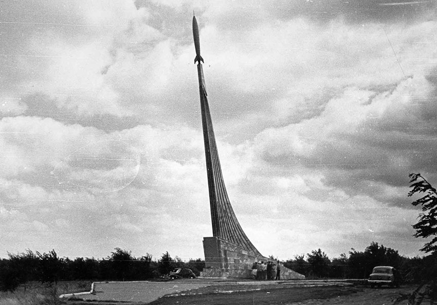 1 мая завершены работы по установке памятного обелиска...