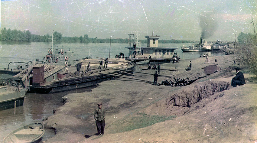 Берег Волги города Энгельса, фото М. Шпилёва, 1948 год.