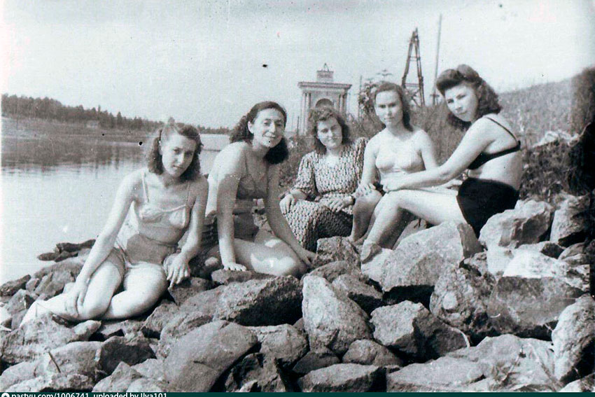 Девушки на берегу канала Москва Волга, 1950 год.
