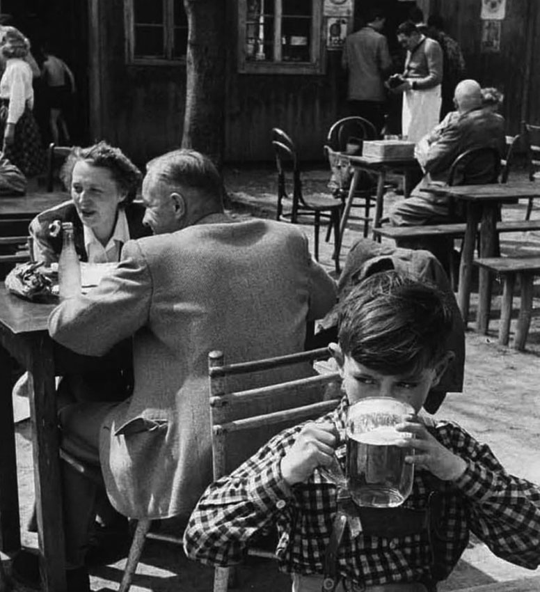Австрия в пивном баре, 1954 год.
