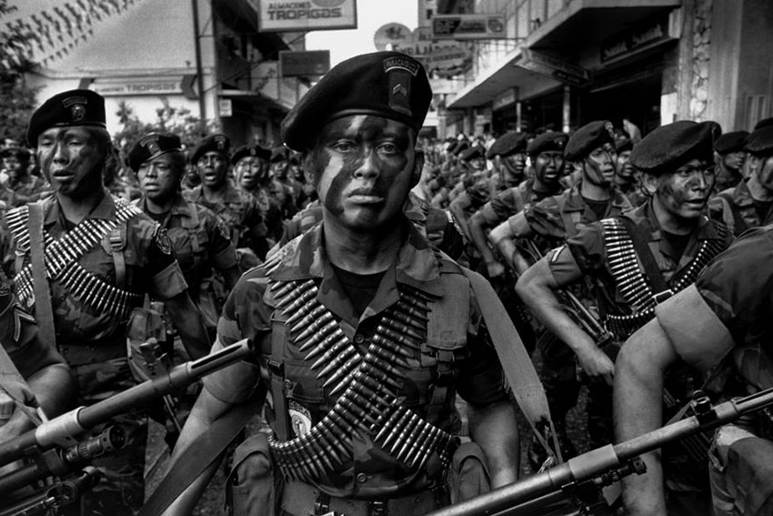 1954 – США участвуют в военном перевороте в Гватемале и последующей...