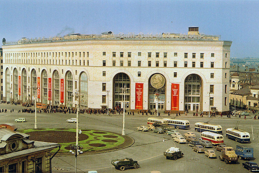 5 июня 1957 года, в Москве открылся крупнейший в Европе универмаг...