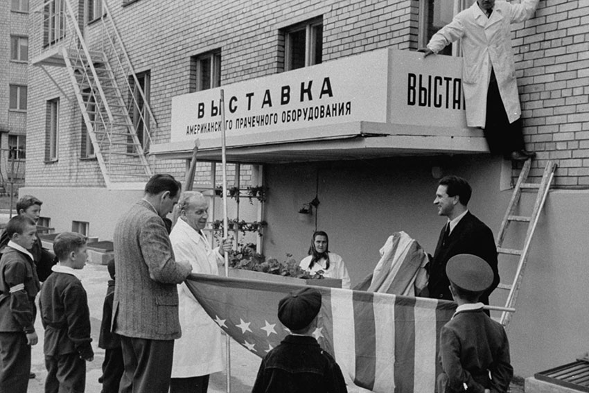 Открытие Выставки американского прачечного оборудования...