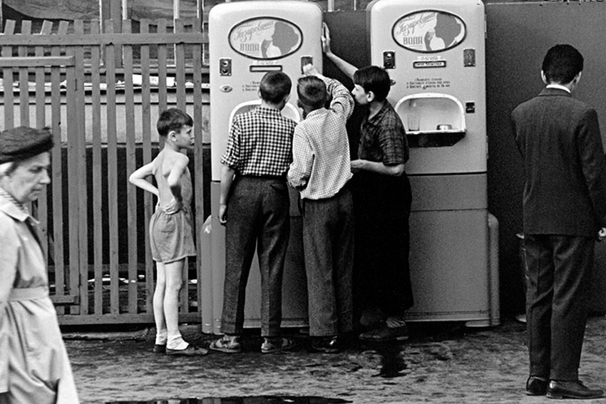 Первые автоматы "газированной воды" 1958 год.