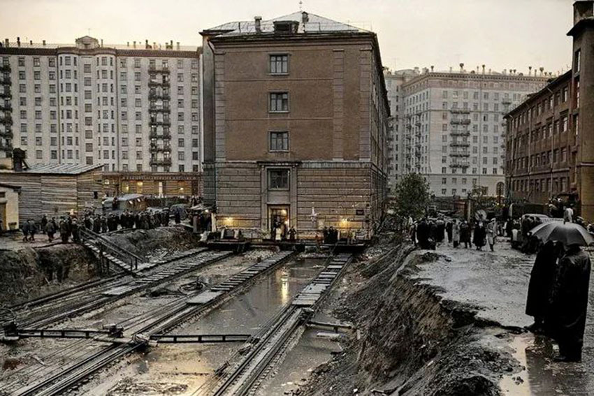 Передвижка дома в связи со строительством трассы Восточный...