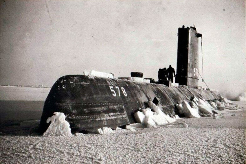 USS Skate (SSN 578) стала первой подводной лодкой, которая всплыла...