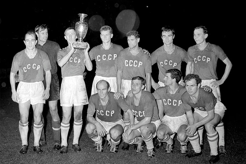 В 1960 году прошёл первый Чемпионат Европы по футболу (тогда...